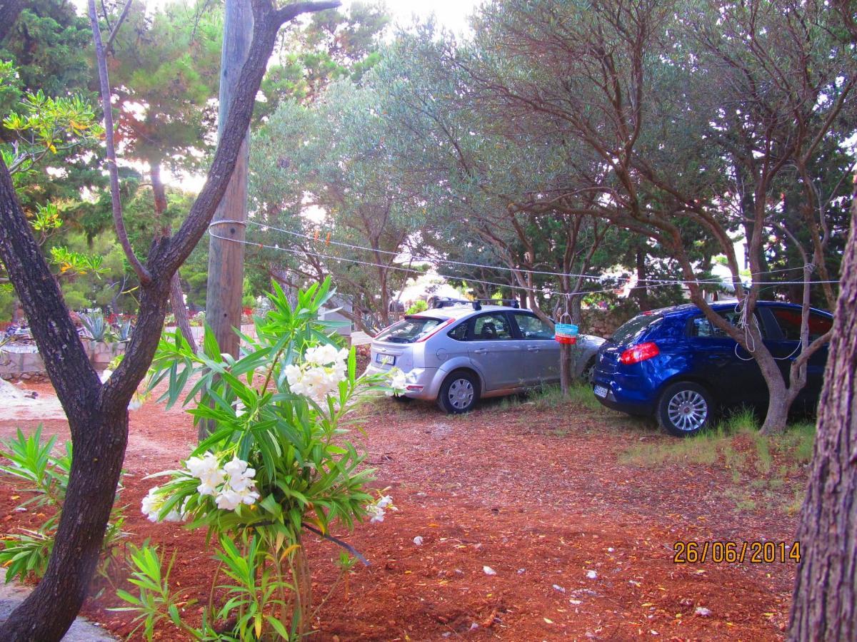 Charming Apartments With Garden Bol Esterno foto