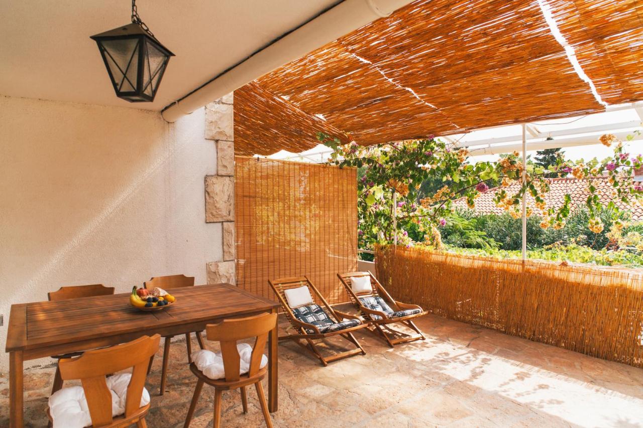 Charming Apartments With Garden Bol Esterno foto