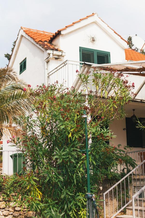 Charming Apartments With Garden Bol Esterno foto