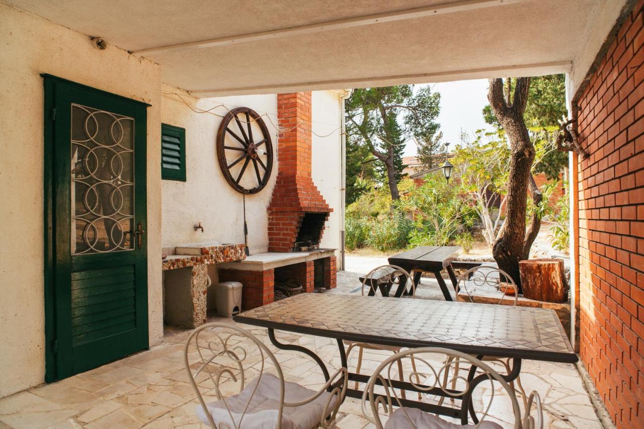 Charming Apartments With Garden Bol Esterno foto