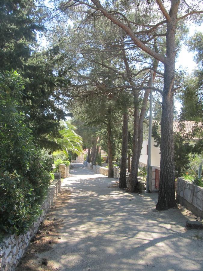 Charming Apartments With Garden Bol Camera foto